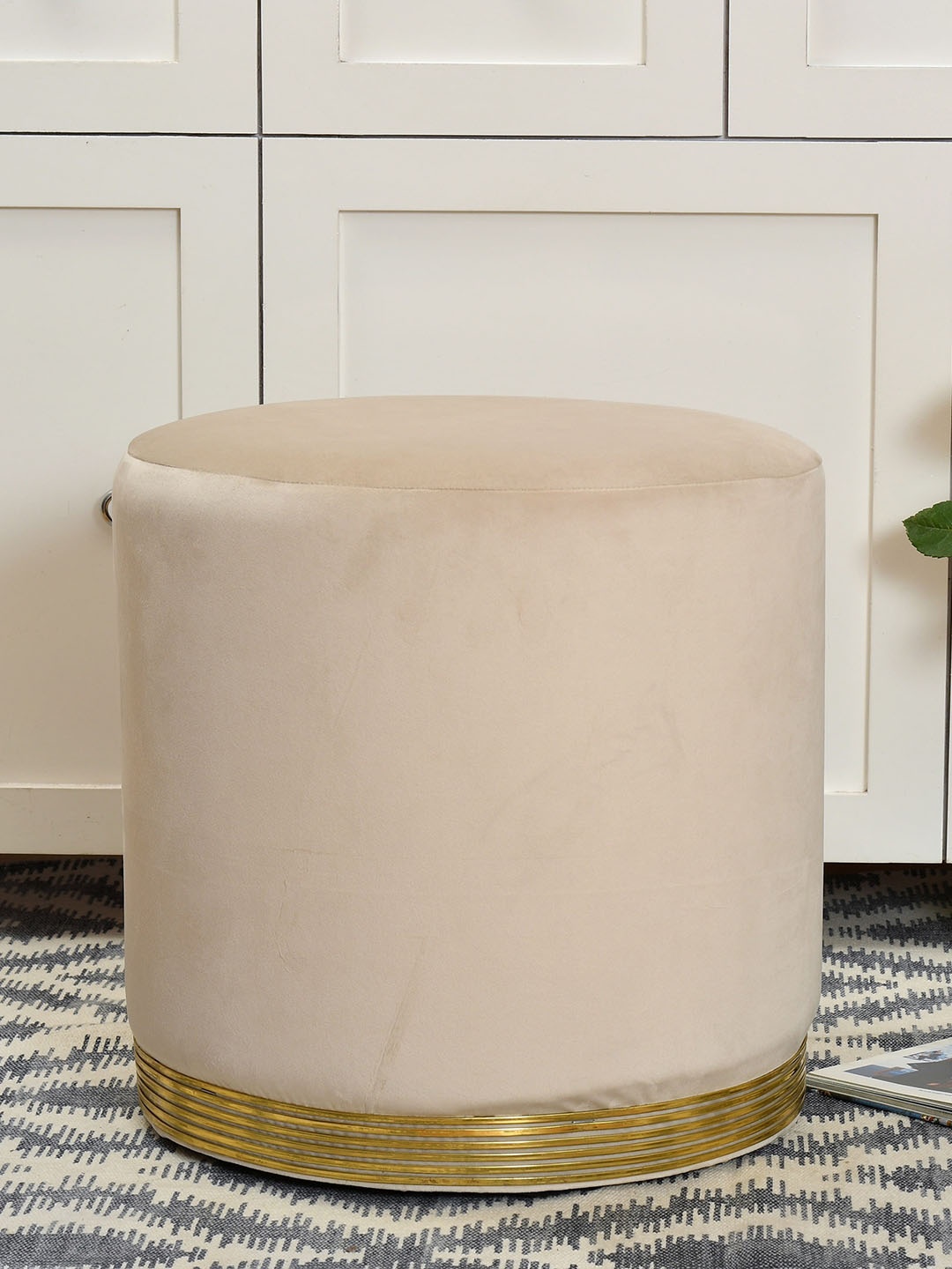 

RIANCE CREATIONS Cream-Coloured Solid Ottoman