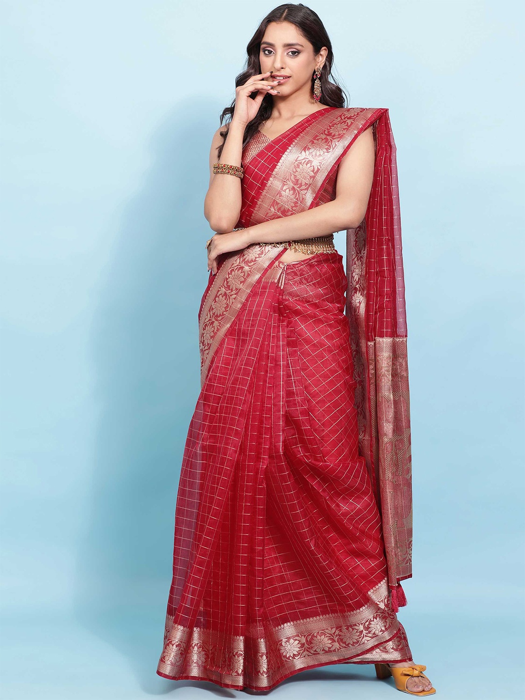 

DUNGRANI Women Red & Gold-Toned Floral Zari Organza Saree