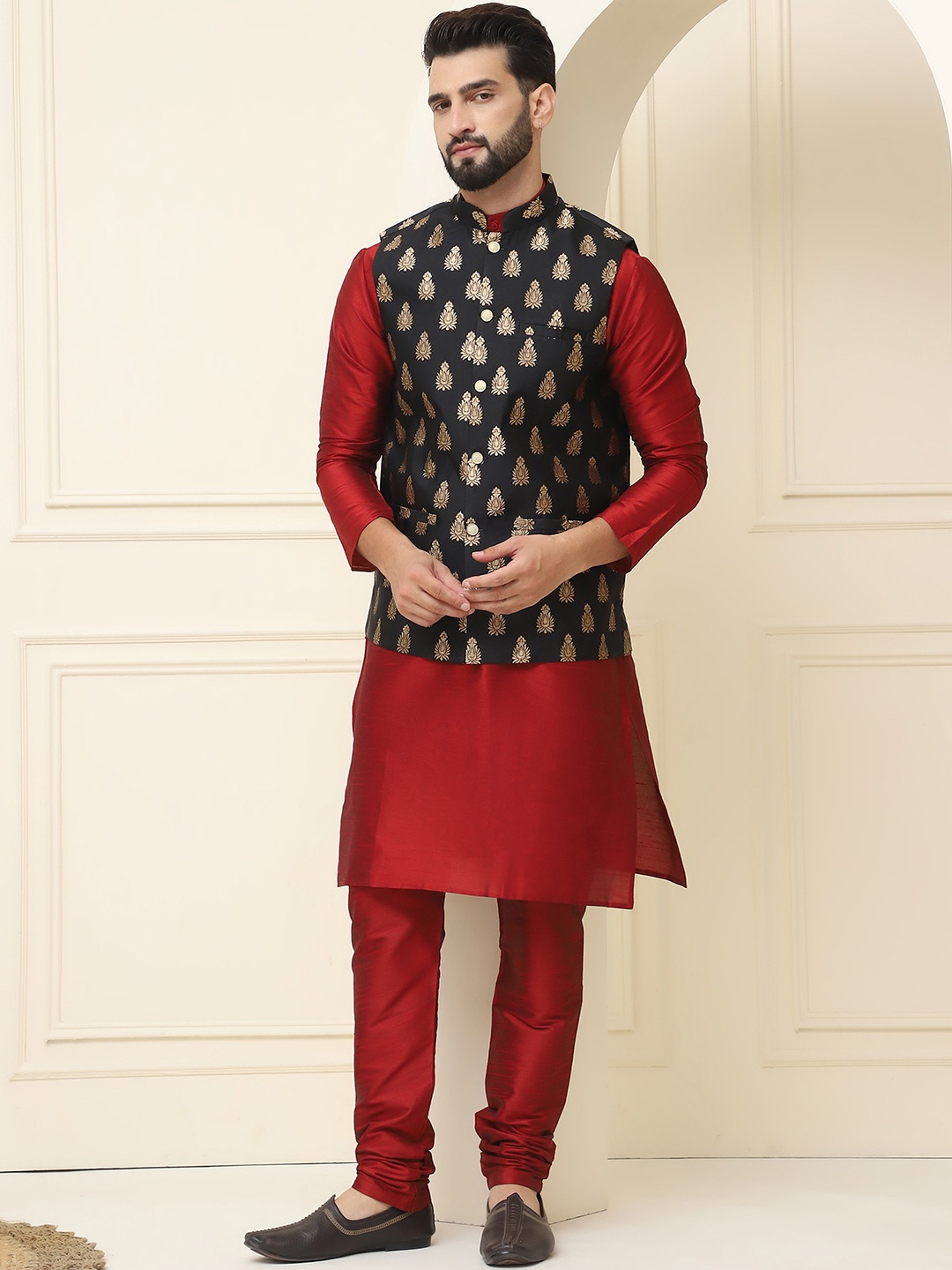 

SOJANYA Men Woven Design Kurta with Churidar with Nehru Jacket, Maroon