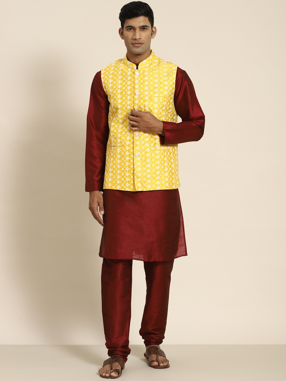

SOJANYA Men Woven Design Kurta with Churidar with Nehru Jacket, Maroon