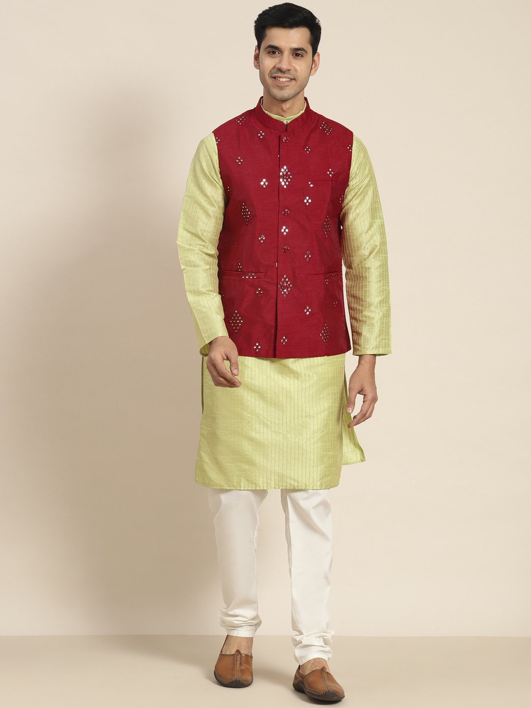 

SOJANYA Men Woven Design Kurta with Churidar with Nehru Jacket, Green