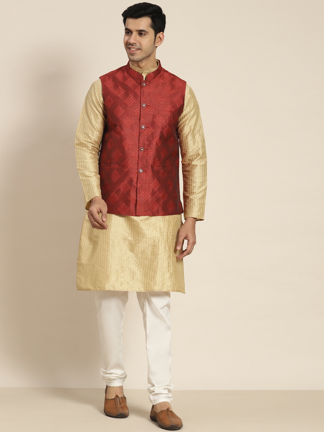 

SOJANYA Men Woven Design Kurta with Churidar with Nehru Jacket, Gold