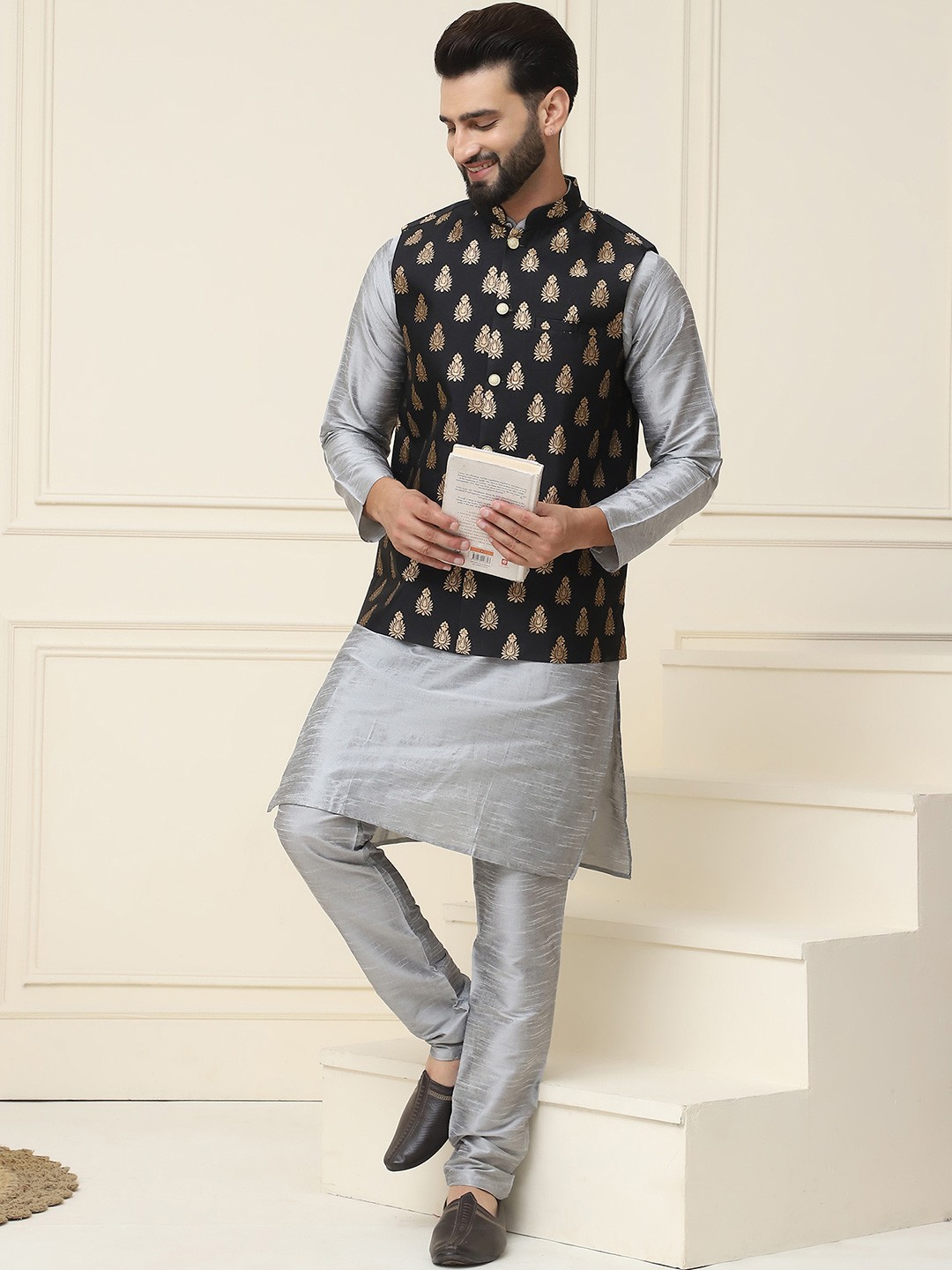 

SOJANYA Men Woven Design Kurta with Churidar with Nehru Jacket, Grey