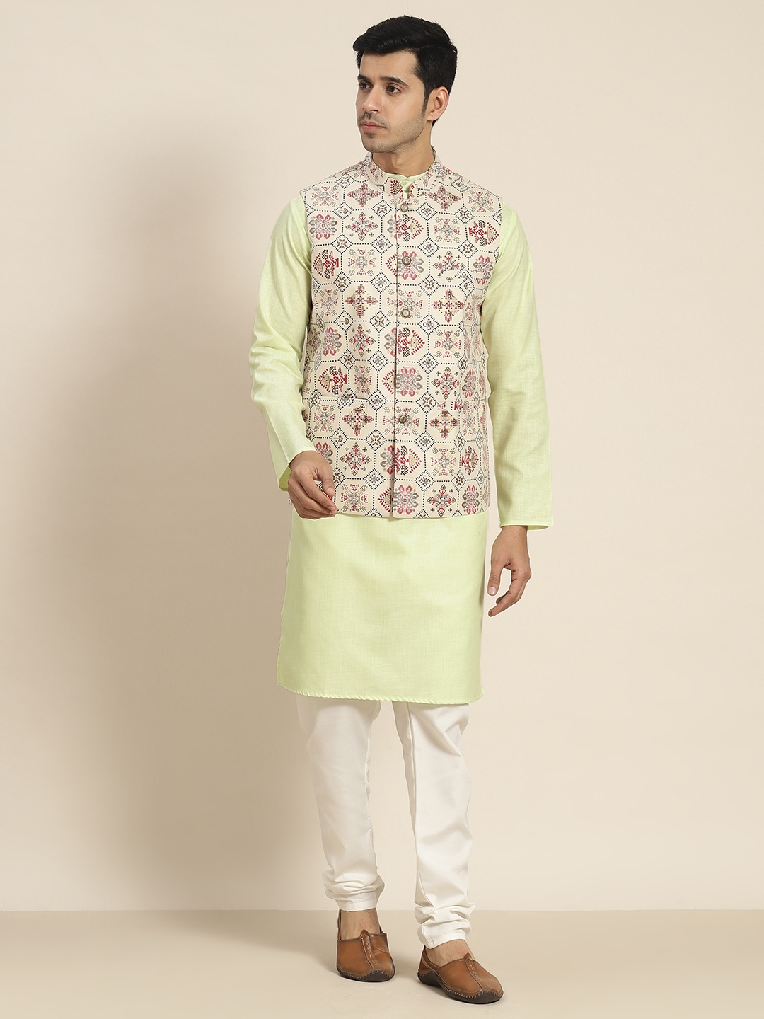 

SOJANYA Men Printed Kurta with Churidar & Nehru Jacket, Green