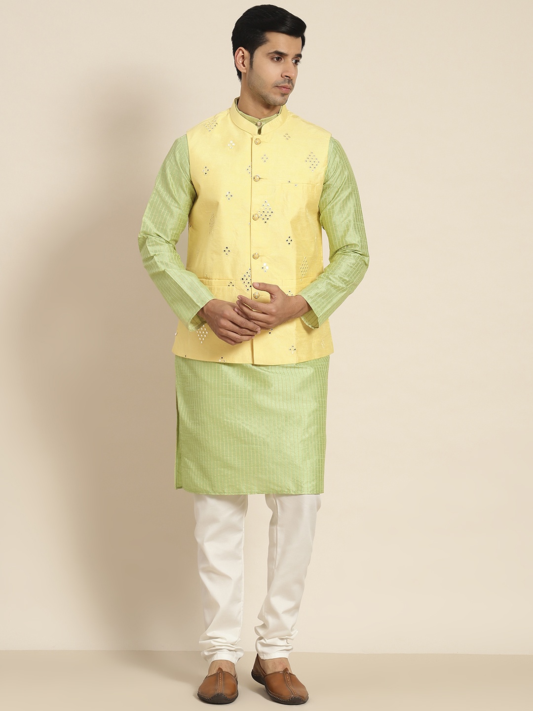 

SOJANYA Men Woven Design Kurta with Churidar with Nehru Jacket, Green