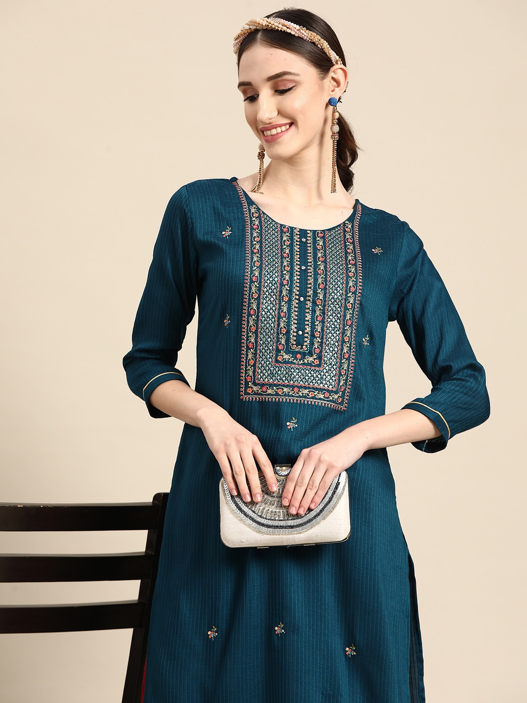 

Sangria Women Blue Floral Embroidered Kurta