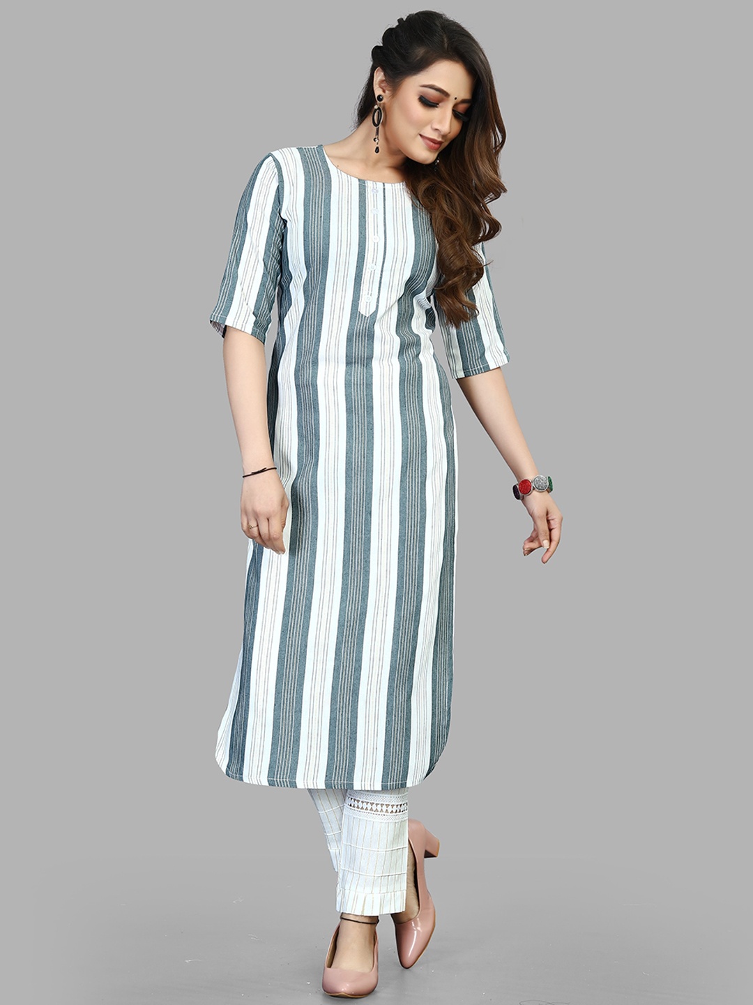

Fashion FRICKS Women Grey Striped Pure Cotton Kurta with Trousers