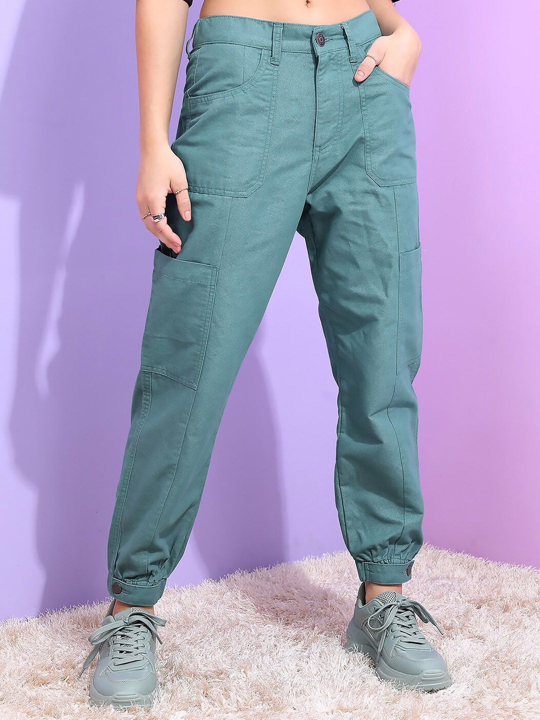 

Tokyo Talkies Women Green Solid Jogger Jeans