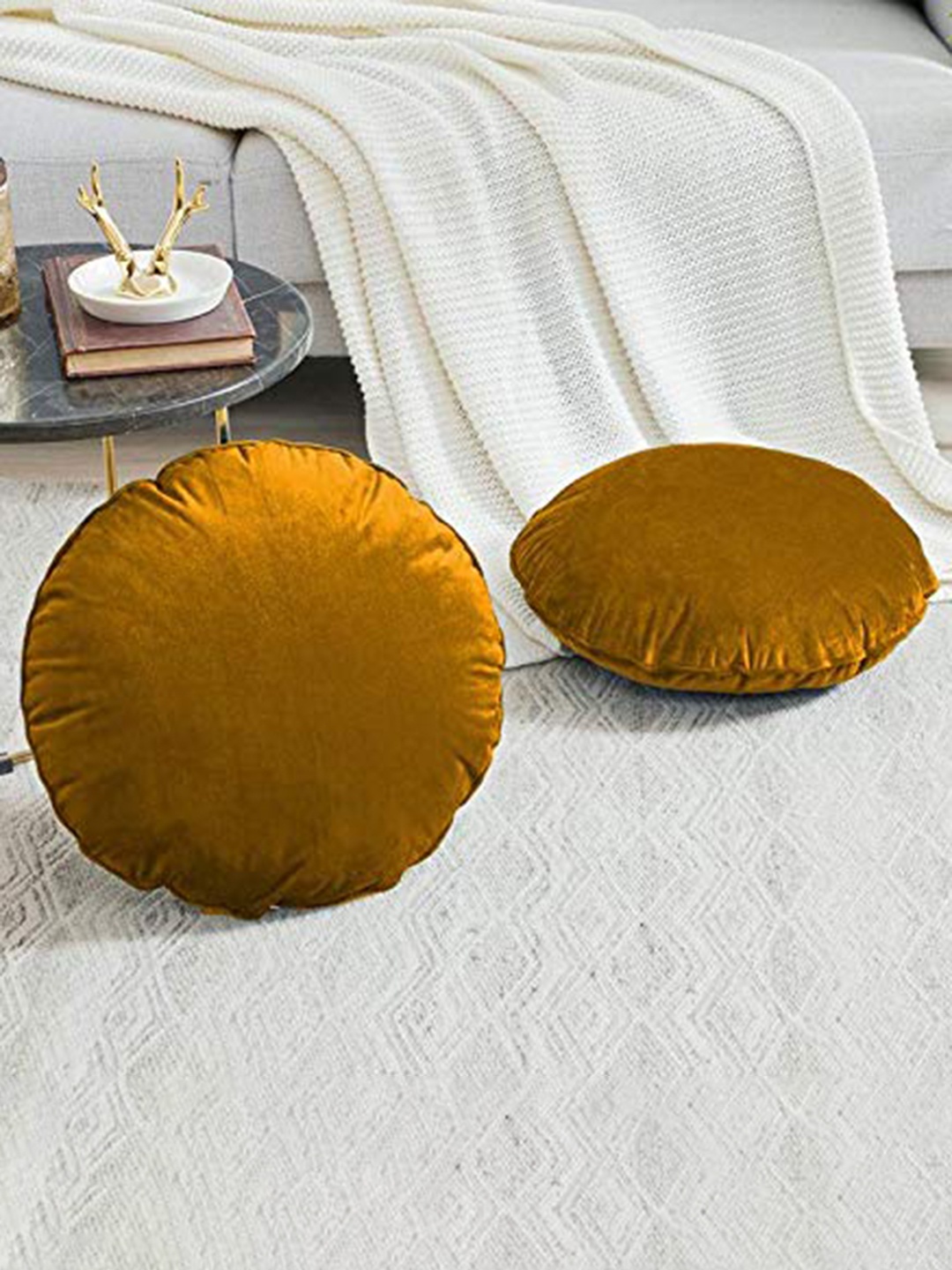 

CHANDERKASH Solid Velvet Round Cushion Cover, Mustard