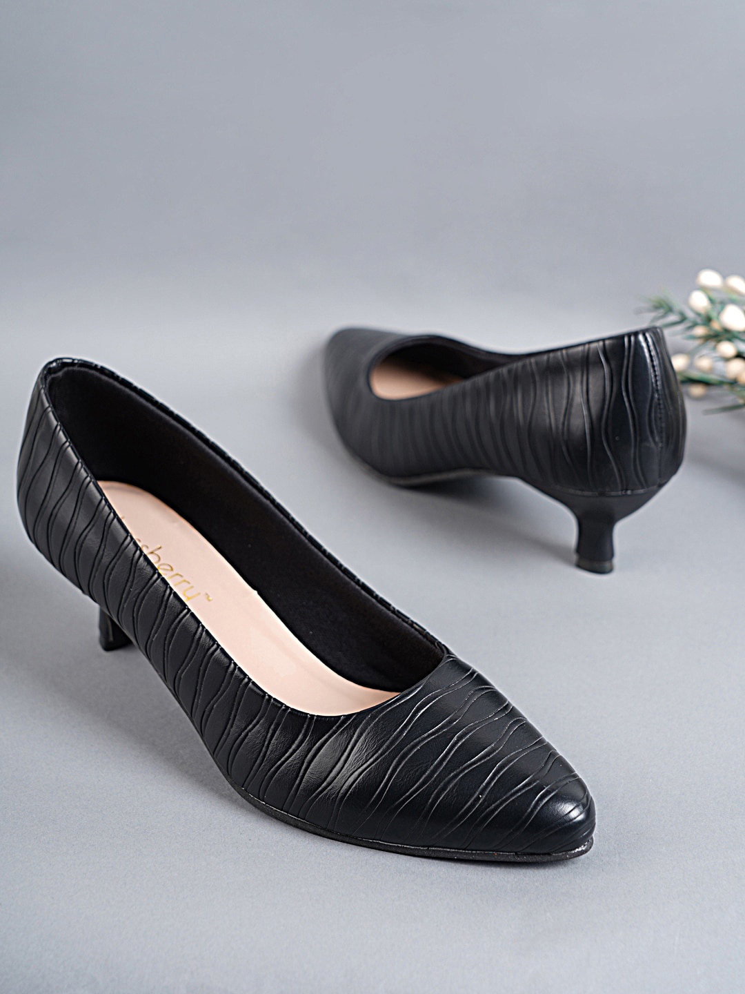 

DressBerry Black Textured Velvet Kitten Pumps
