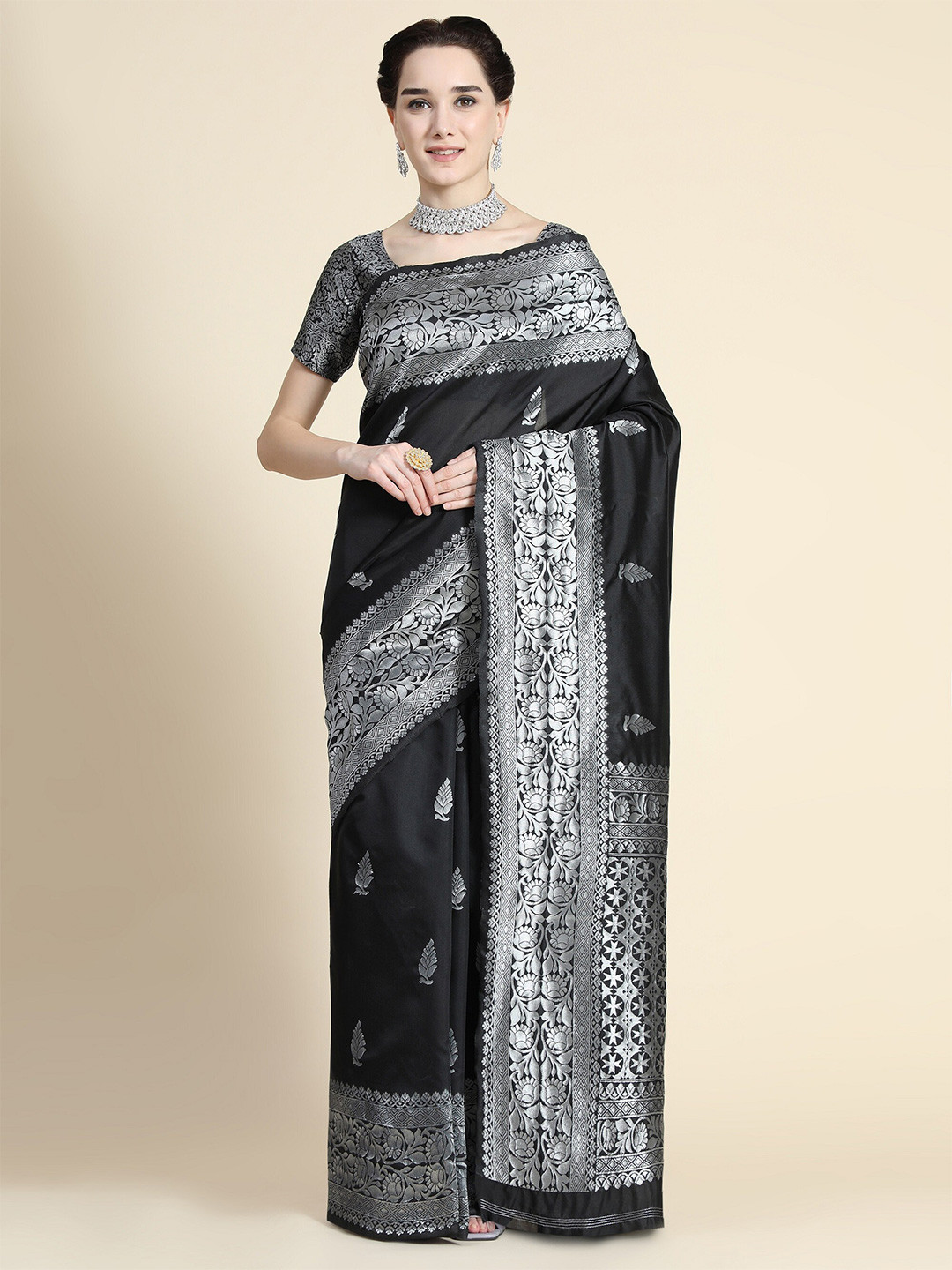 

AVANTIKA FASHION Black & Gold-Toned Ethnic Motifs Zari Pure Silk Banarasi Saree