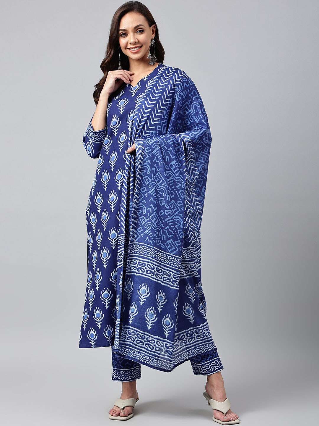 

GoSriKi Women Blue Ethnic Motifs Printed Kurta with Trousers & With Dupatta