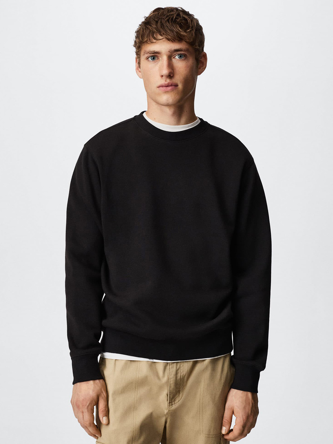 

MANGO MAN Black Solid Sustainable Sweatshirt