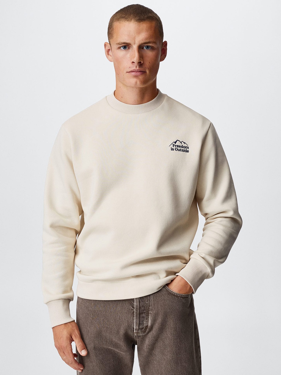 

MANGO MAN Off White Printed Sustainable Sweatshirt