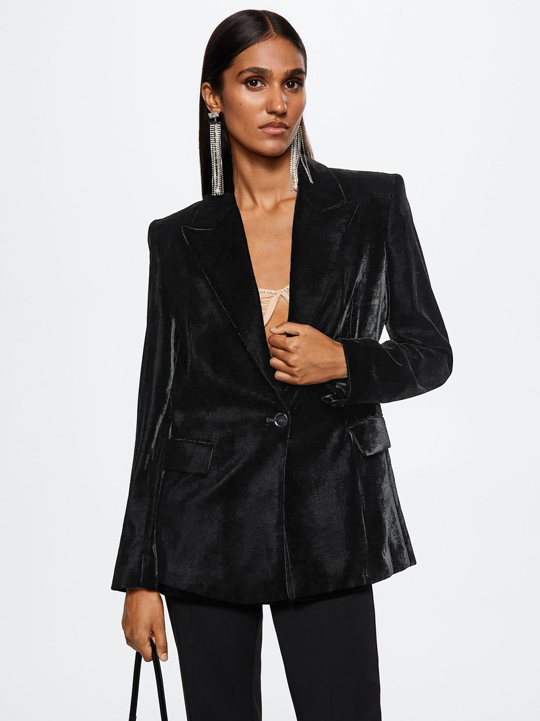 

MANGO Women Solid Velvet Blazer, Black