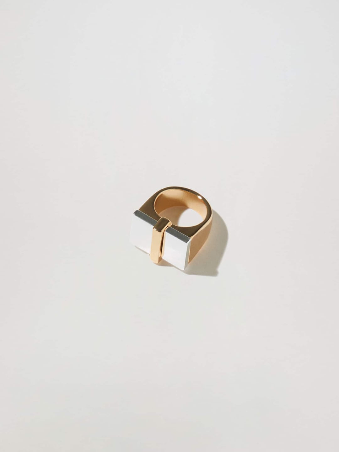 

MANGO Finger Ring with Square Design, Gold