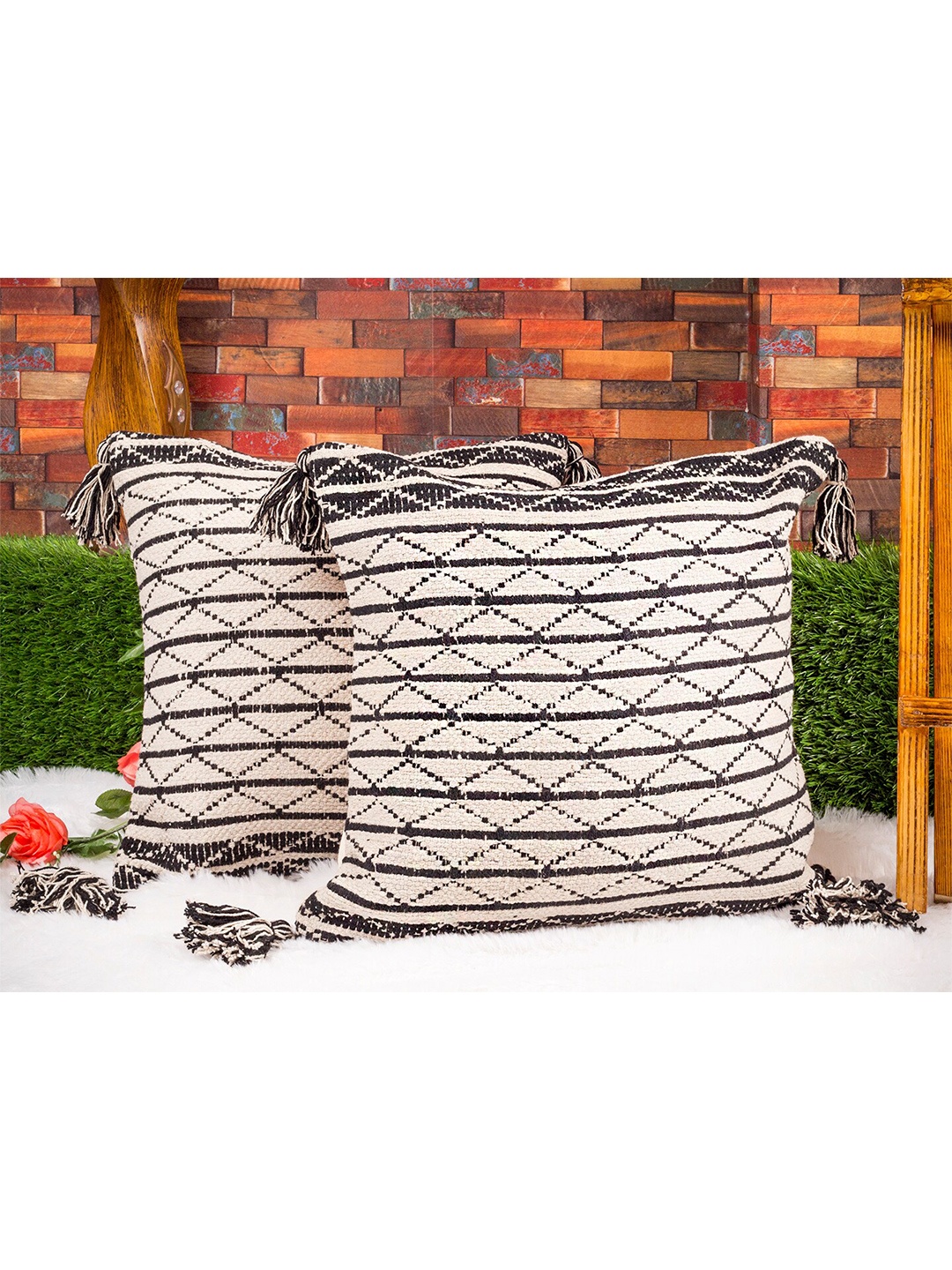 

KRAVIKA White & Black Cotton Set of 2 Geometric Square Cushion Covers