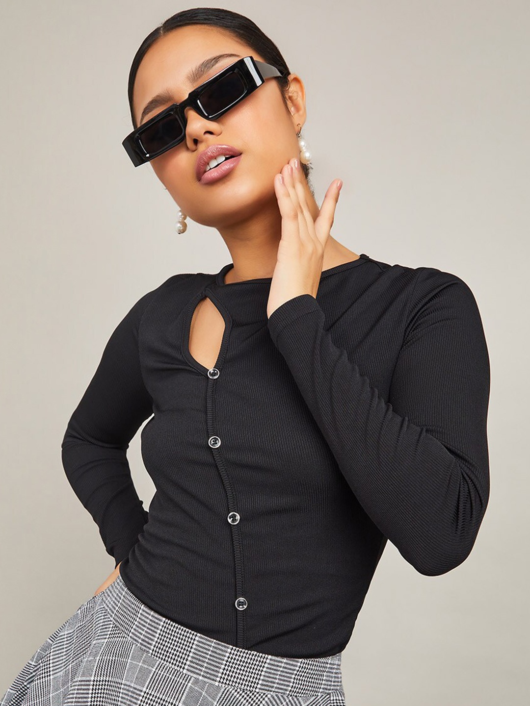

Styli Ribbed Round Neck Cut-Out Knitted Regular Fit Top, Black