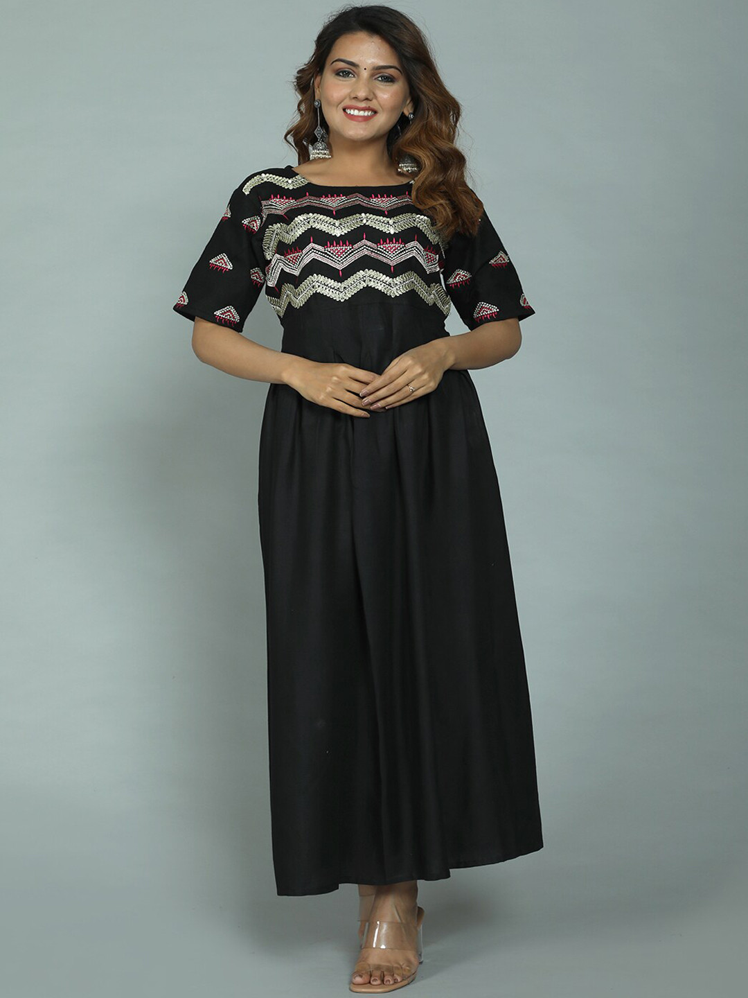 

gvs shoppe Women Black Thread Work Kurta with Trousers