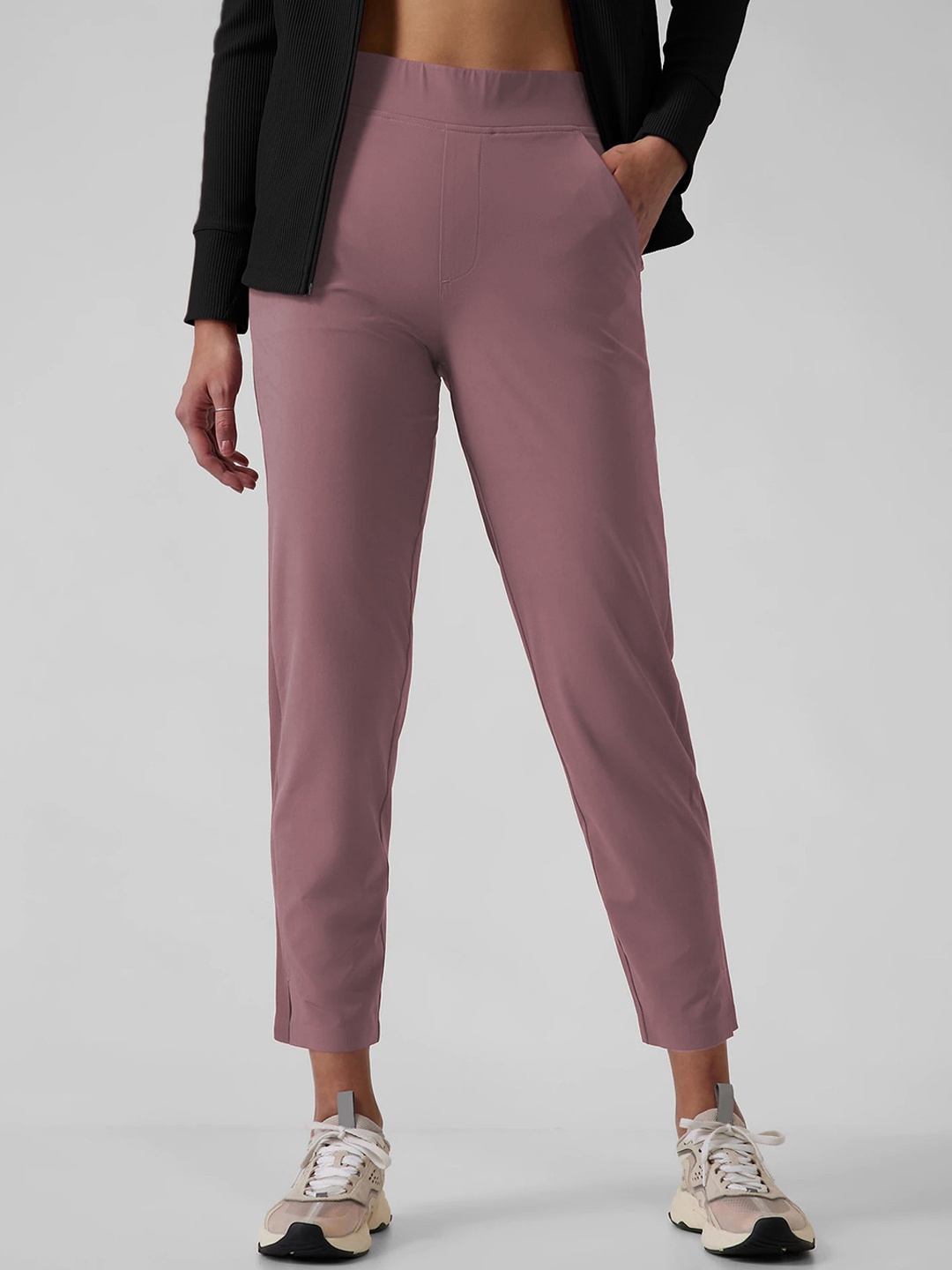 

StyleCast Women Lavender Solid Three Quarter Peg Trousers