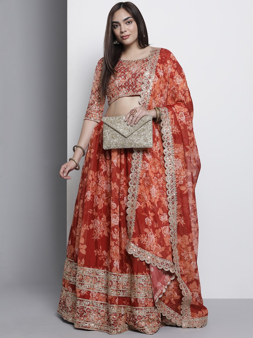 

DRESSTIVE Red & Gold-Toned Embellished Sequinned Semi-Stitched Lehenga Choli