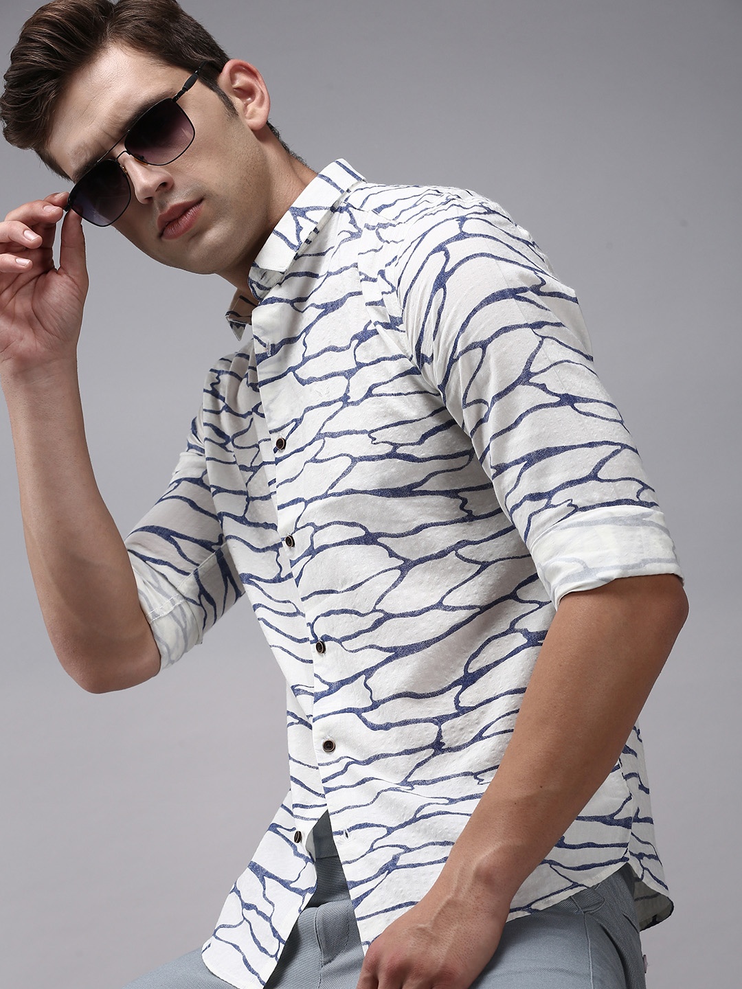 

SHOWOFF Men Off White & Blue Comfort Printed Cotton Casual Shirt