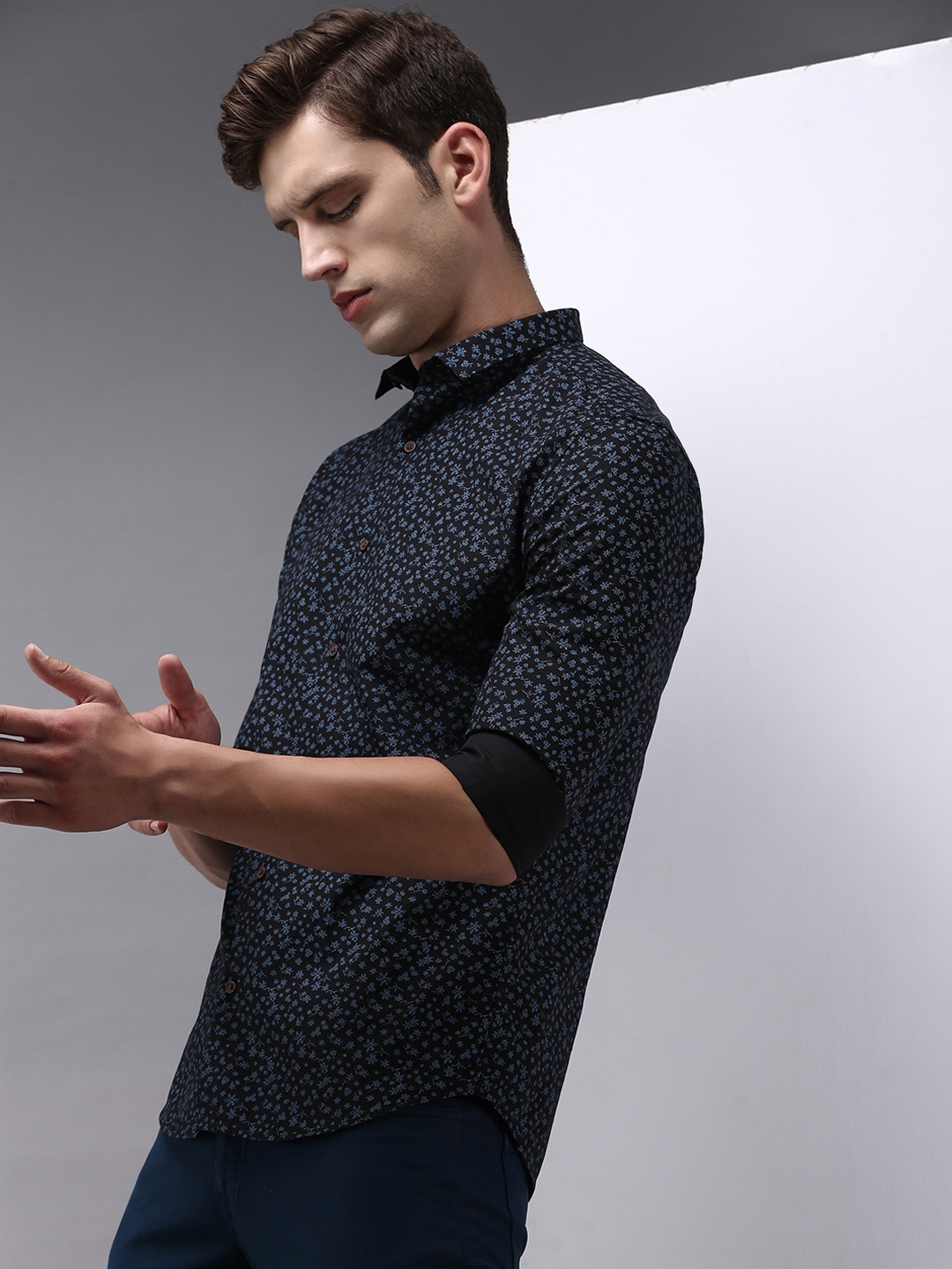 

SHOWOFF Men Navy Blue Comfort Floral Printed Cotton Casual Shirt