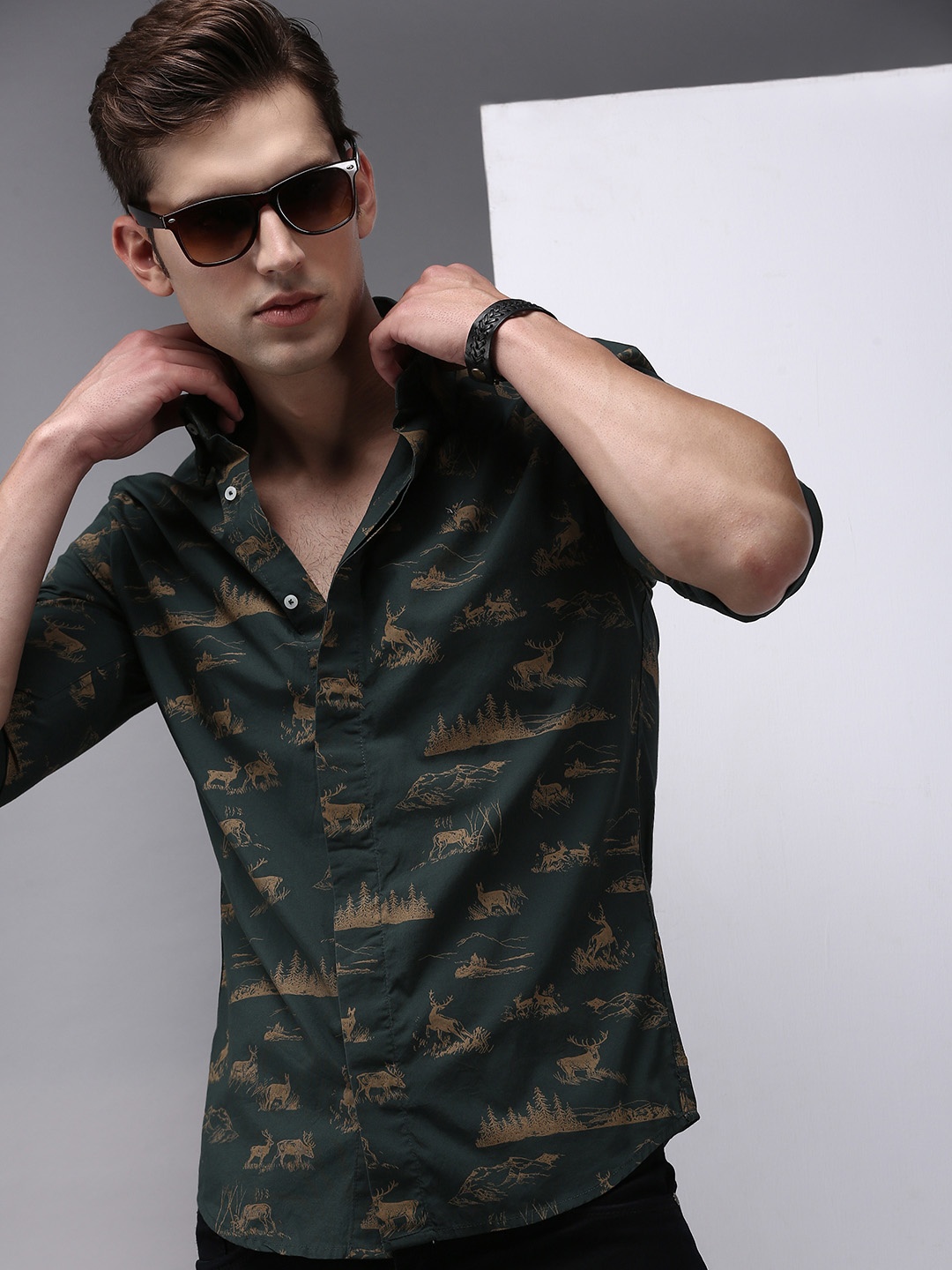 

SHOWOFF Men Green & Brown Comfort Animal Printed Cotton Casual Shirt