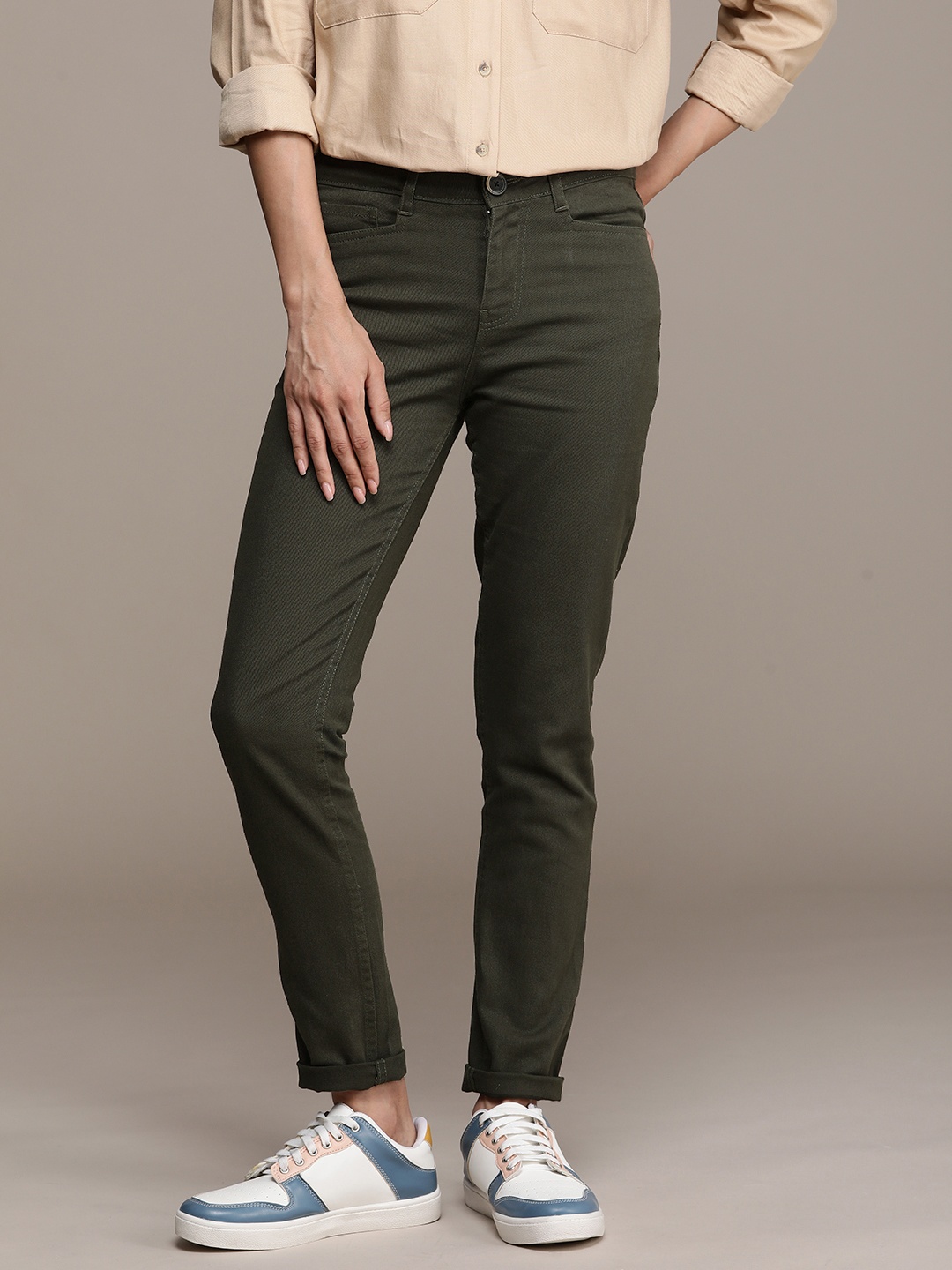 

Roadster Women Classic Slim Fit Low-Rise Chinos Trousers, Olive