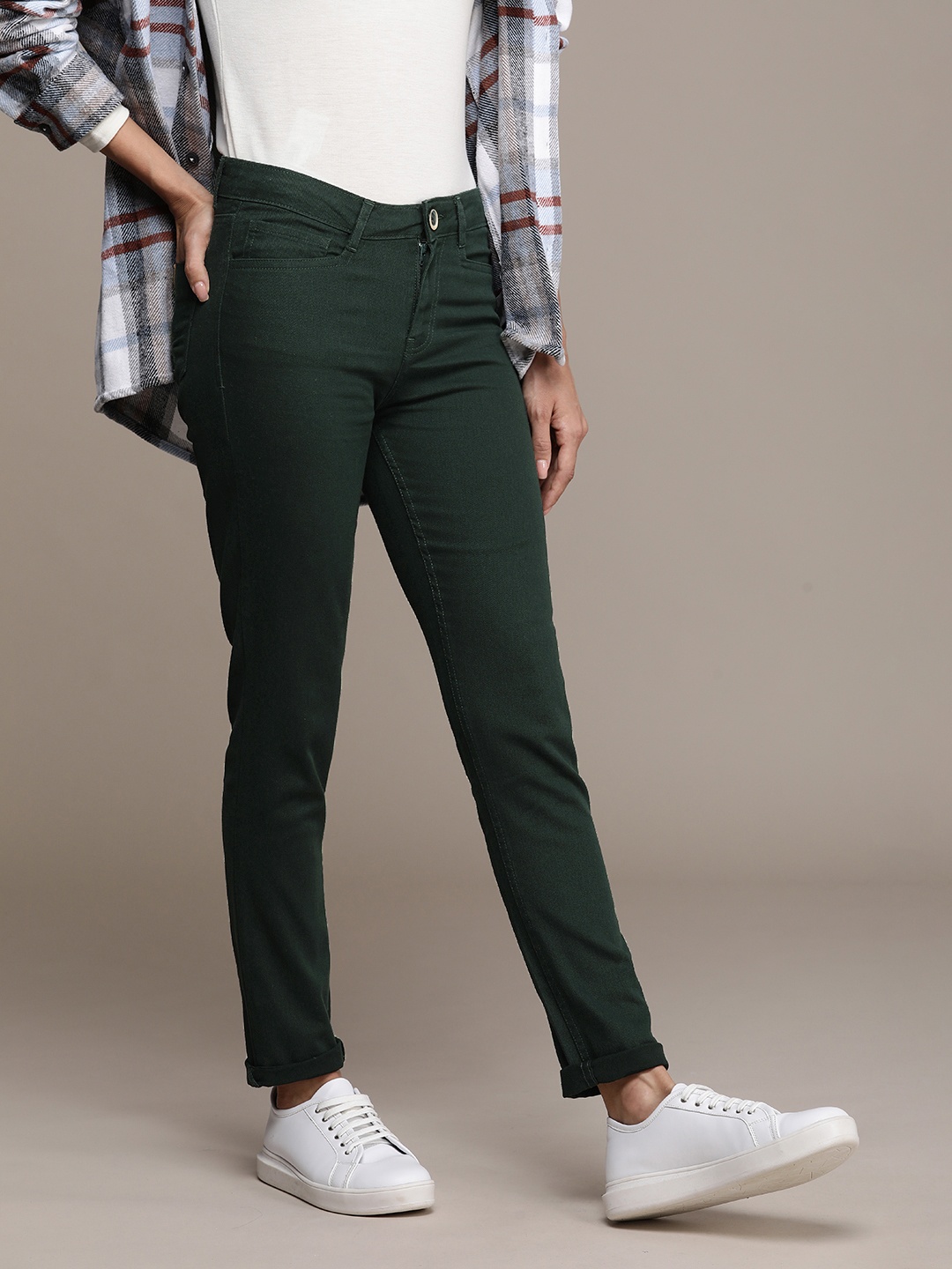 

Roadster Women Classic Slim Fit Low-Rise Chinos Trousers, Green