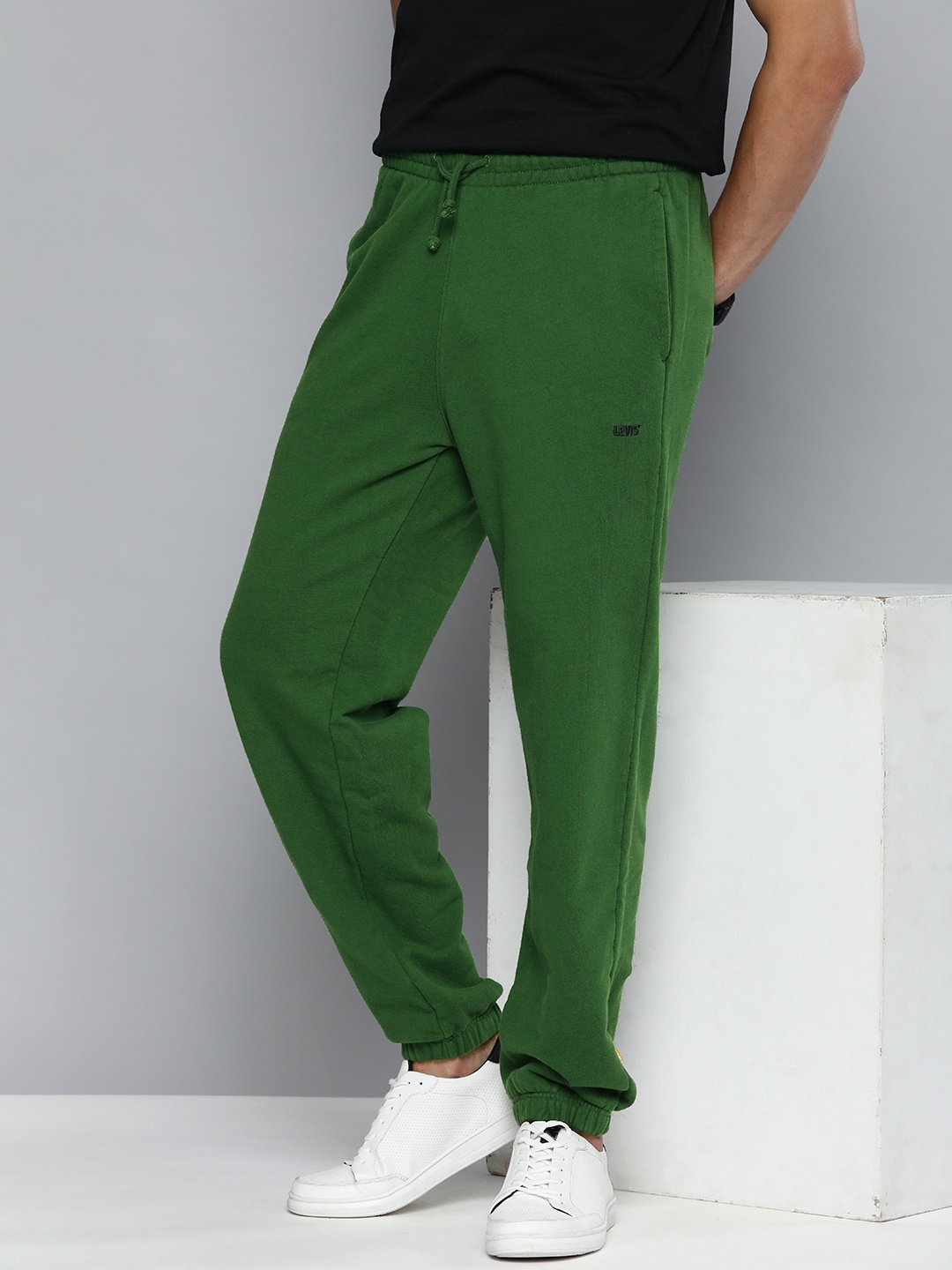 

Levis Men Solid Pure Cotton Joggers, Green