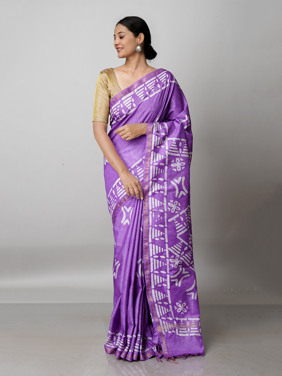 

Unnati Silks Violet & White Batik Pure Silk Handloom Chanderi Saree