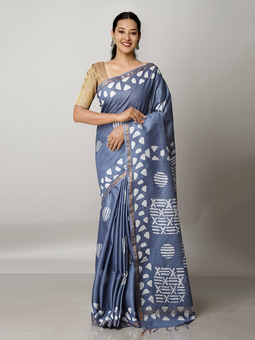 

Unnati Silks Grey & White Batik Pure Silk Handloom Chanderi Saree