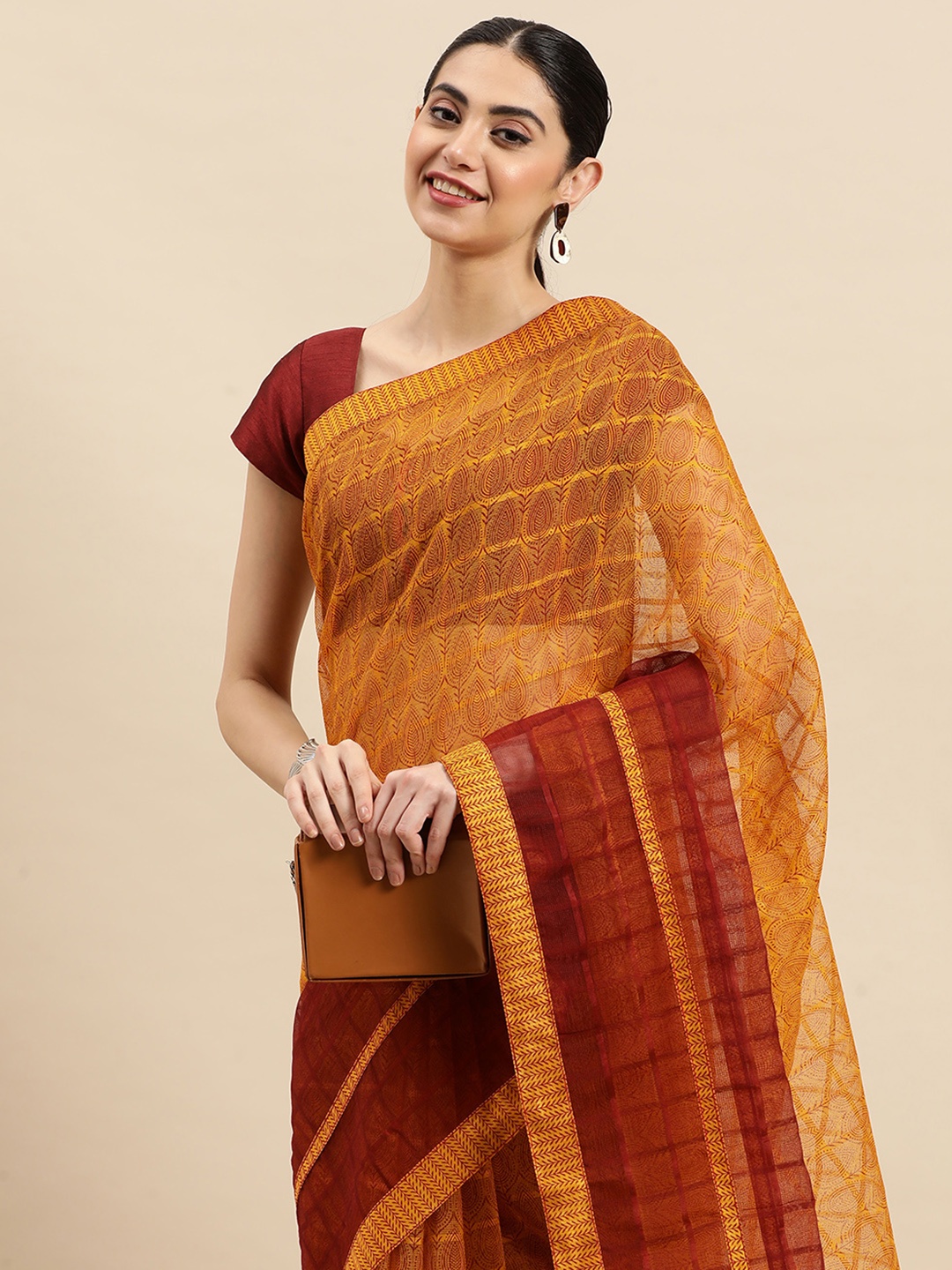 

SANGAM PRINTS Silk Blend Saree, Yellow