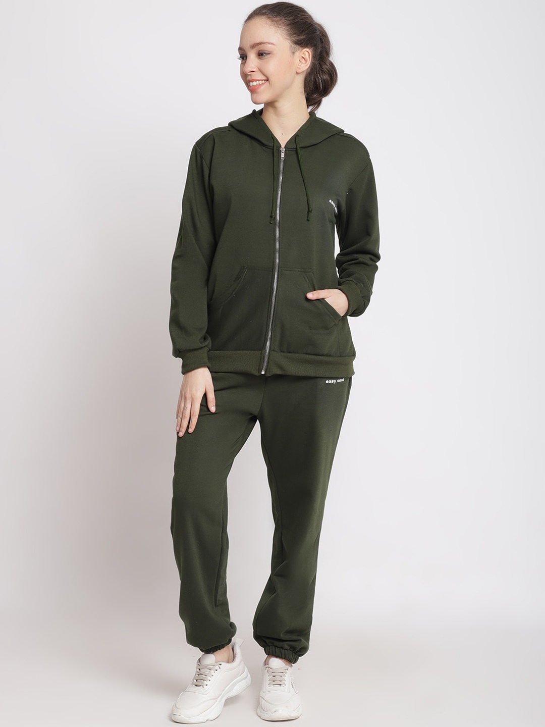 

TAG 7 Women Green Solid Night suit