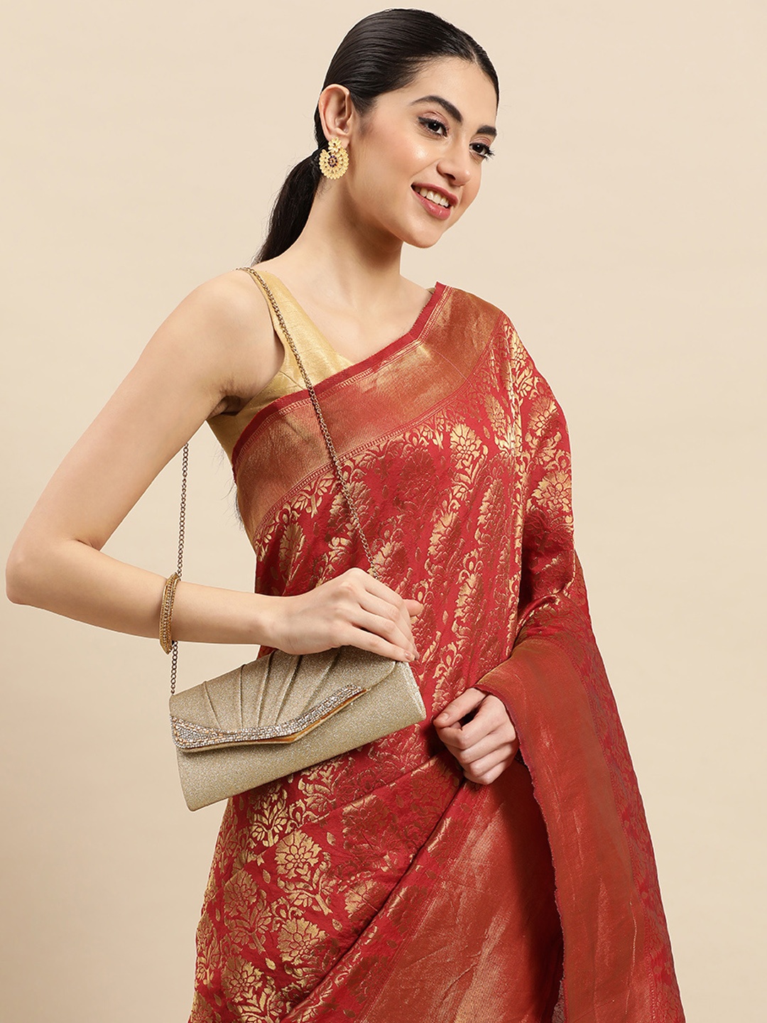 

SANGAM PRINTS Ethnic Motifs Zari Silk Blend Saree, Red