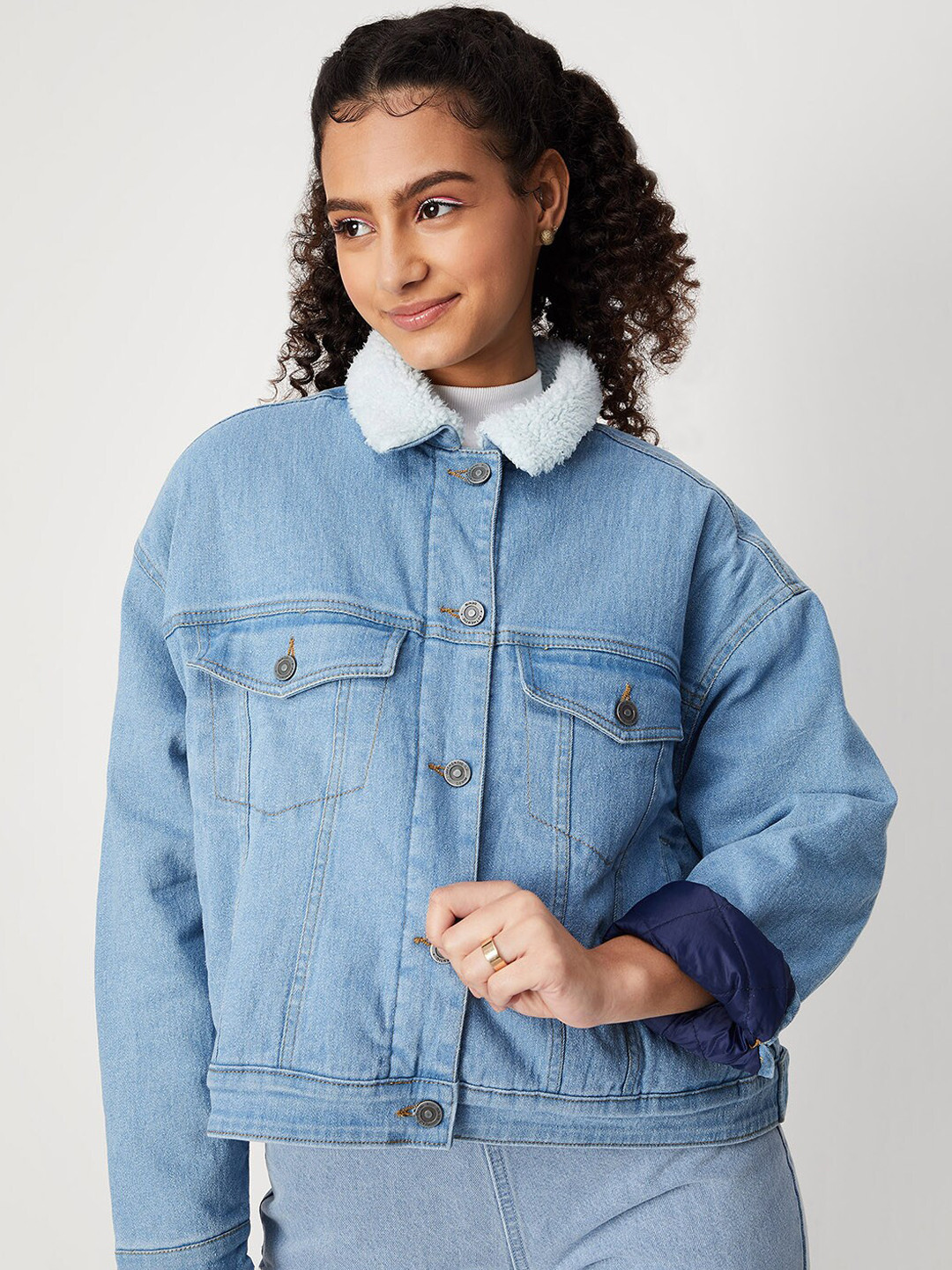 

max Women Blue Crop Denim Jacket