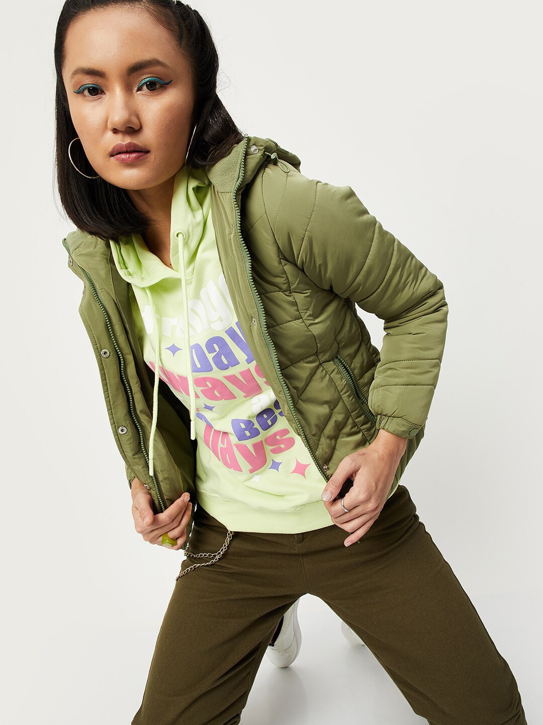 

max Women Green Windcheater and Water Resistant Hooded Puffer Jacket