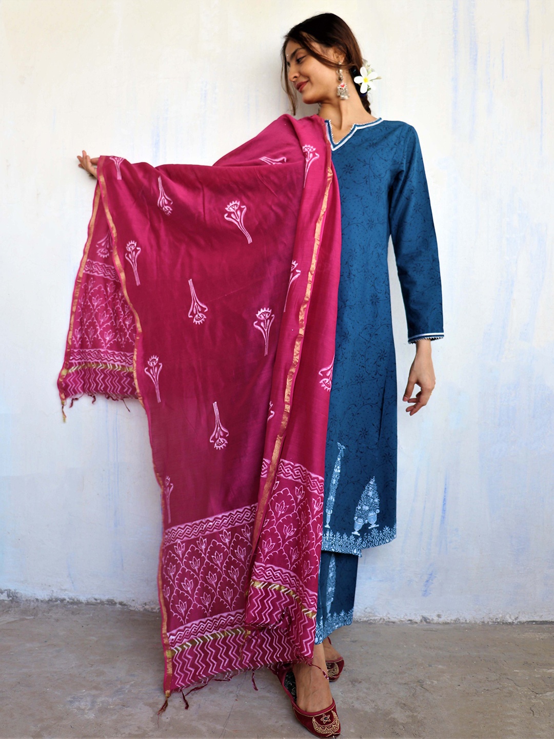 

Chidiyaa Pink & Off White Ethnic Motifs Printed Pure Cotton Dupatta
