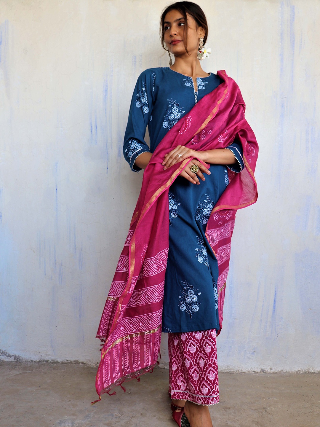 

Chidiyaa Pink & White Ethnic Motifs Printed Pure Cotton Dupatta
