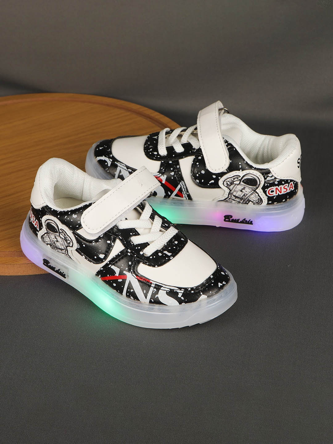 

FEETWELL SHOES Unisex Kids Black Printed Sneakers