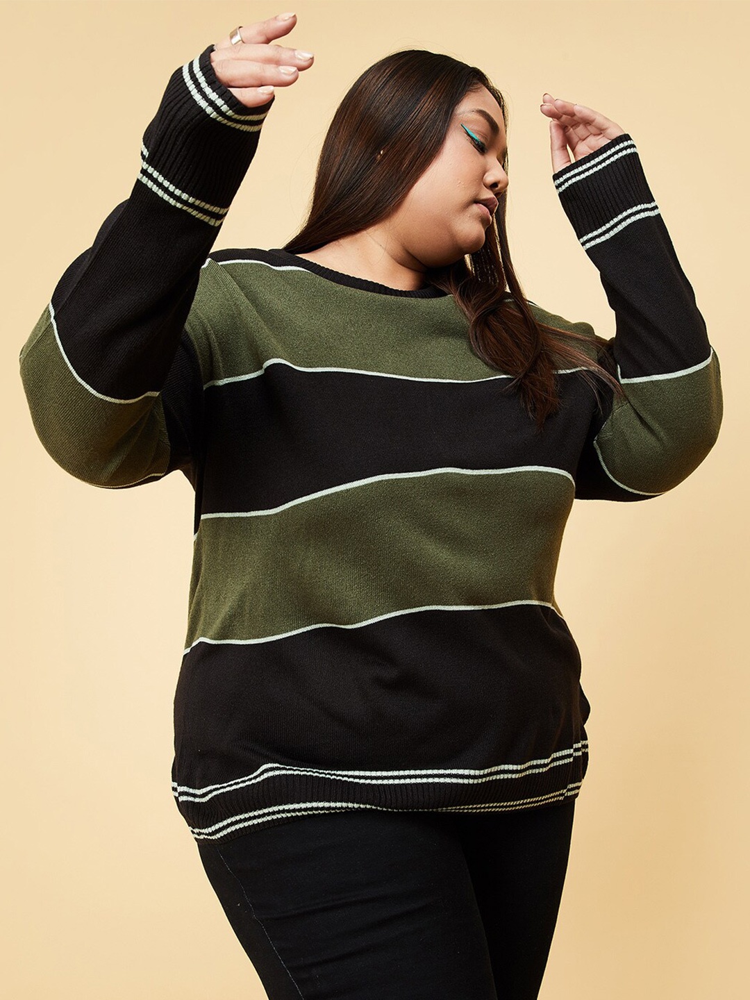 

max Women Black & Green Colourblocked Colourblocked Pullover