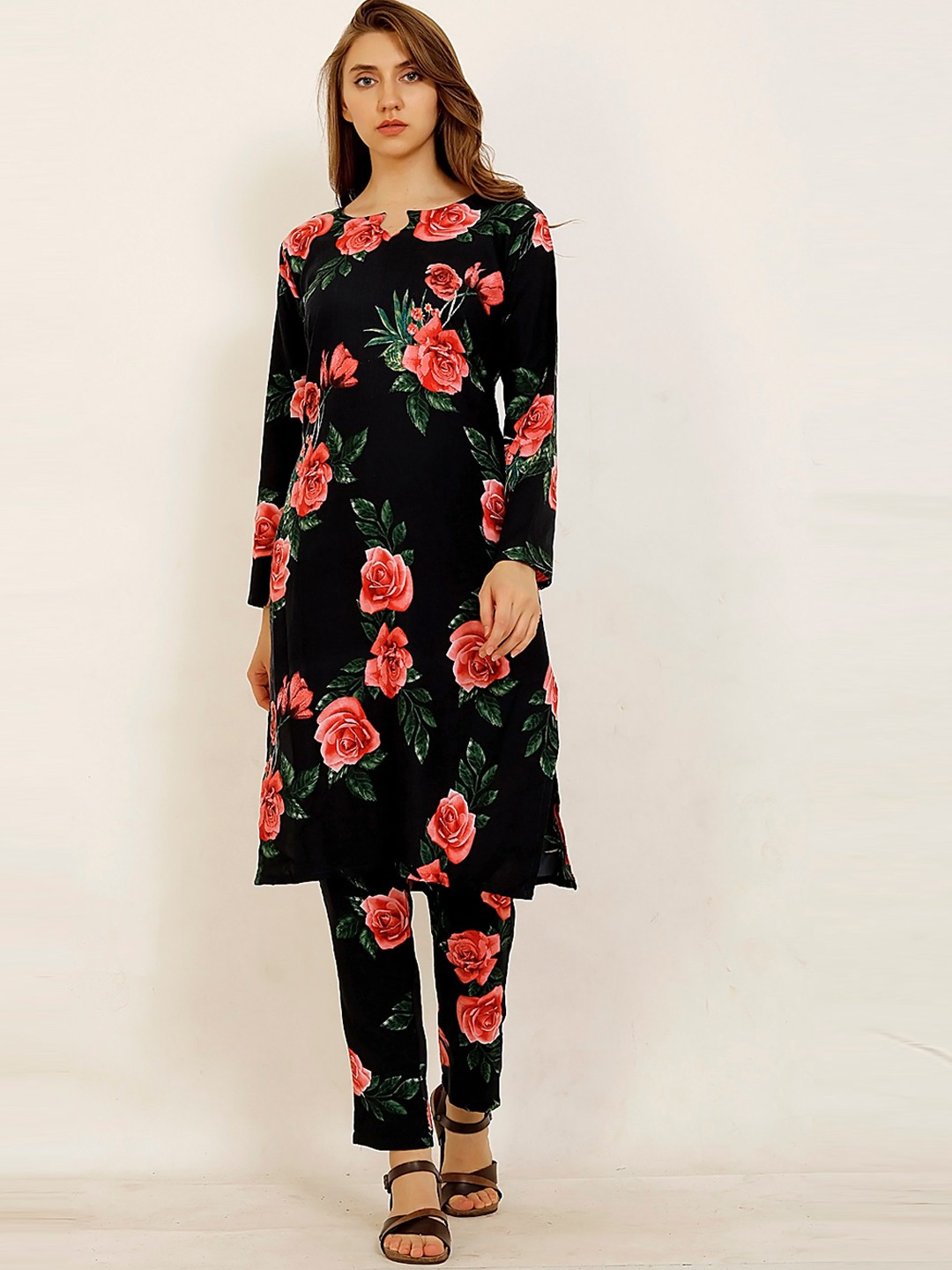 

MISS AYSE Women Black Floral Printed Kurta with Trousers