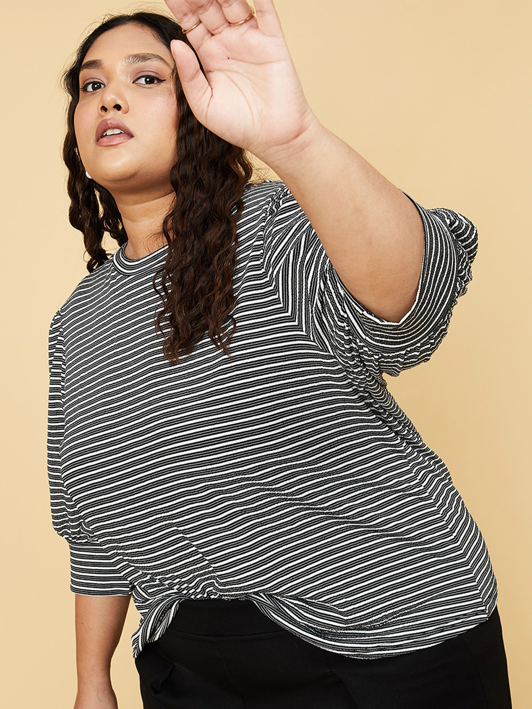 

max Cream-Coloured & Black Striped Top