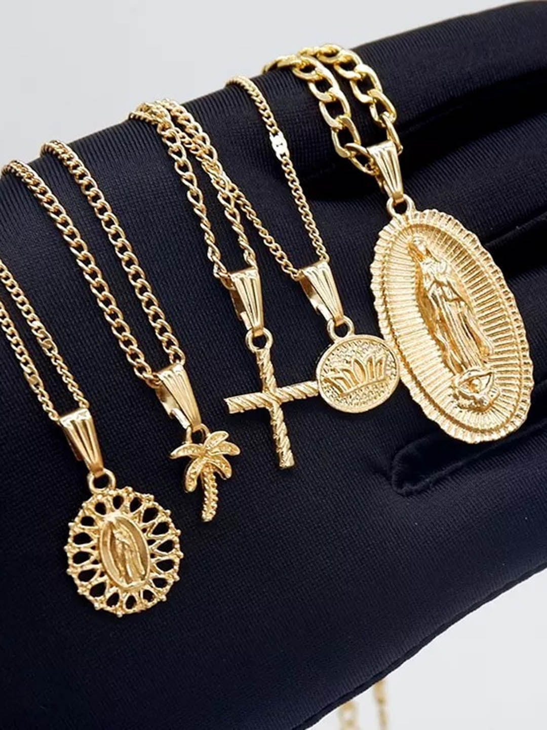 

Pinapes Unisex Gold-Toned Set of 5 Gold-Plated Layered Necklace