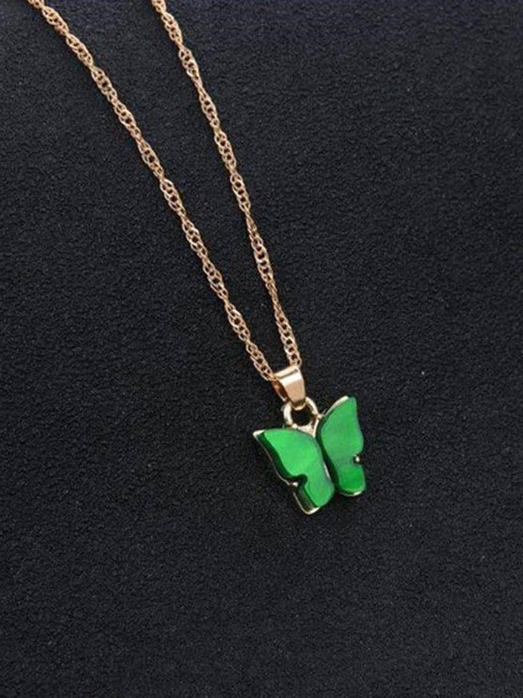 

Pinapes Unisex Gold-Toned & Green Gold-Plated Necklace