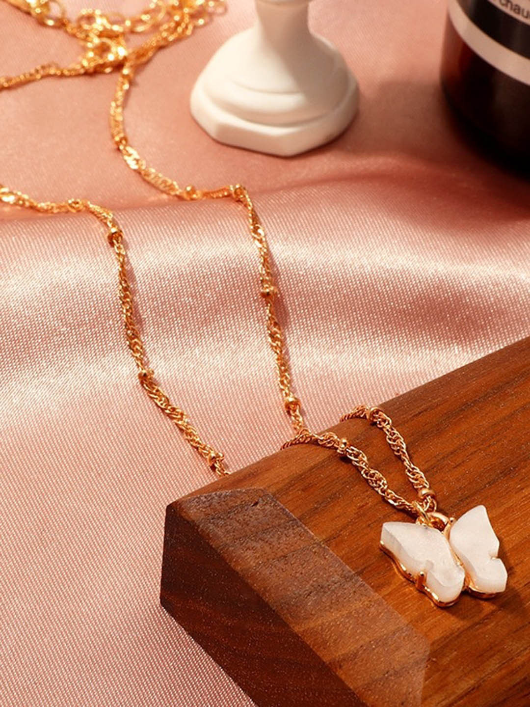

Pinapes Unisex Gold-Toned & White Gold-Plated Necklace