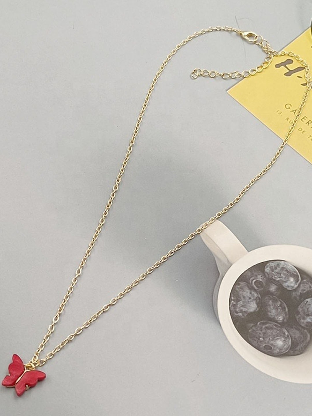 

Pinapes Unisex Gold-Toned & Red Gold-Plated Necklace