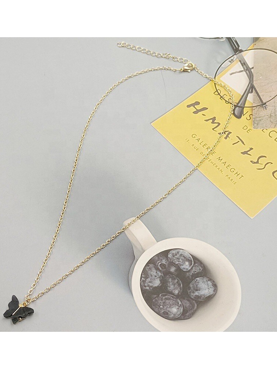 

Pinapes Unisex Gold-Toned & Grey Gold-Plated Necklace