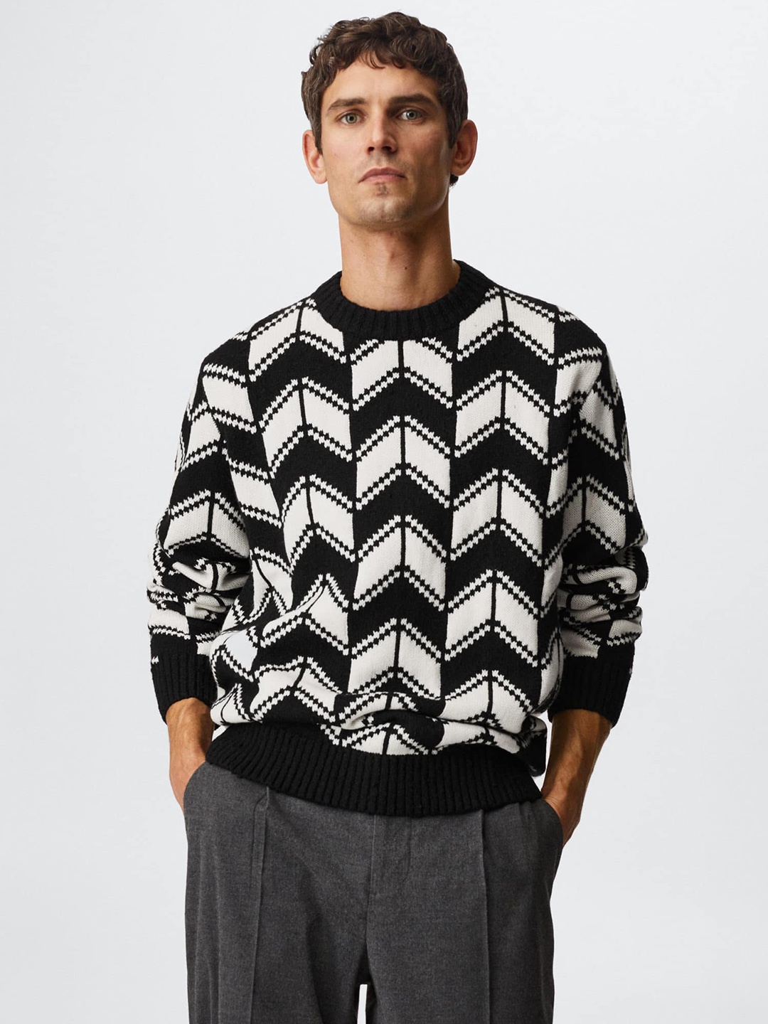 

MANGO MAN Black & White Geometric Design Pullover